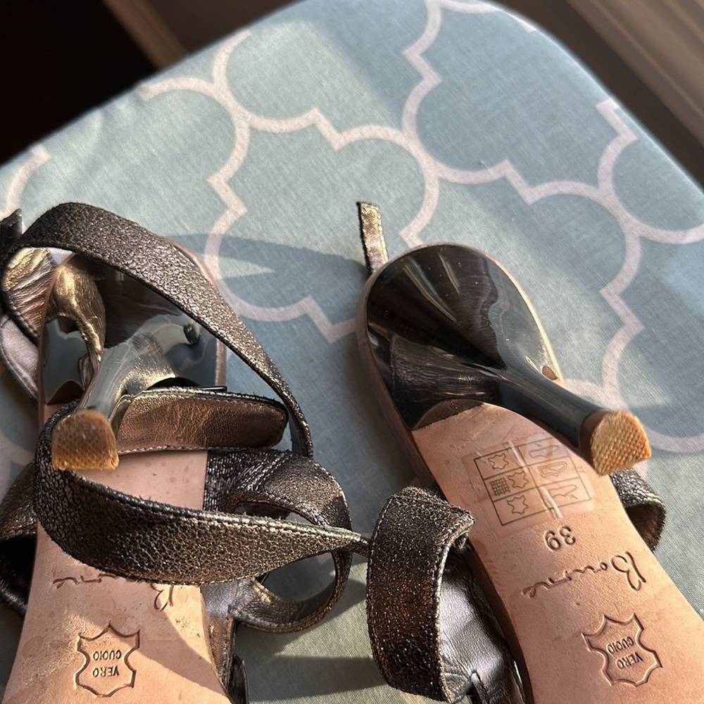 BOURNE pewter suede size 9 sandals.  Chunky stones. - Picture 8 of 11